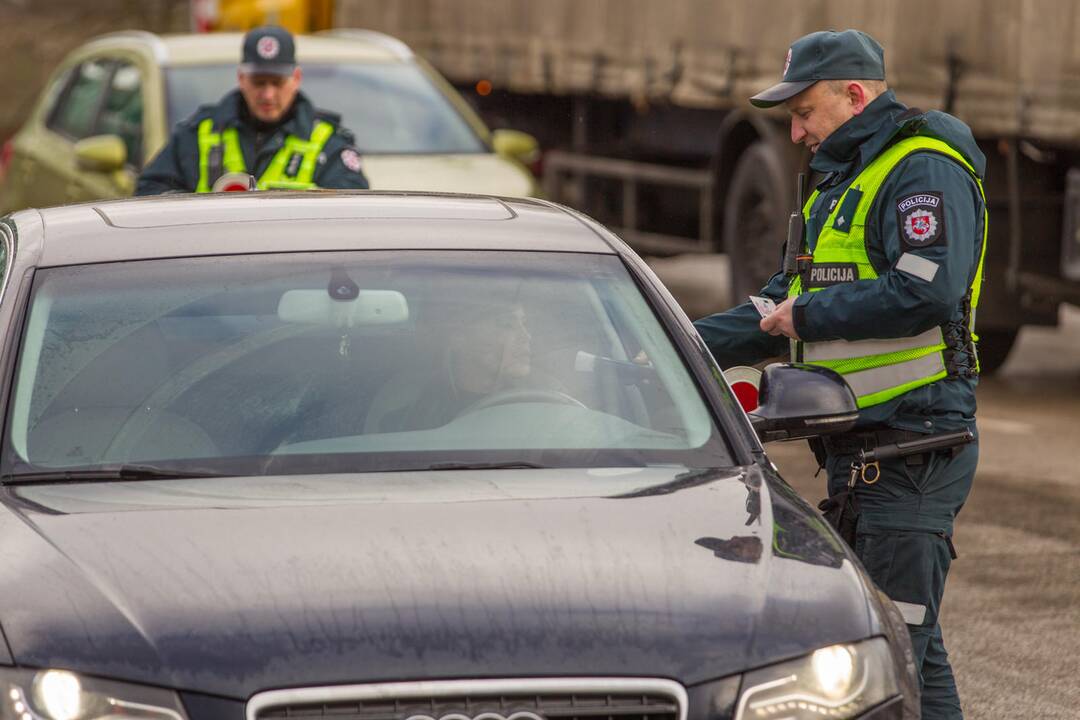 Policijos reidas Piliakalnio gatvėje