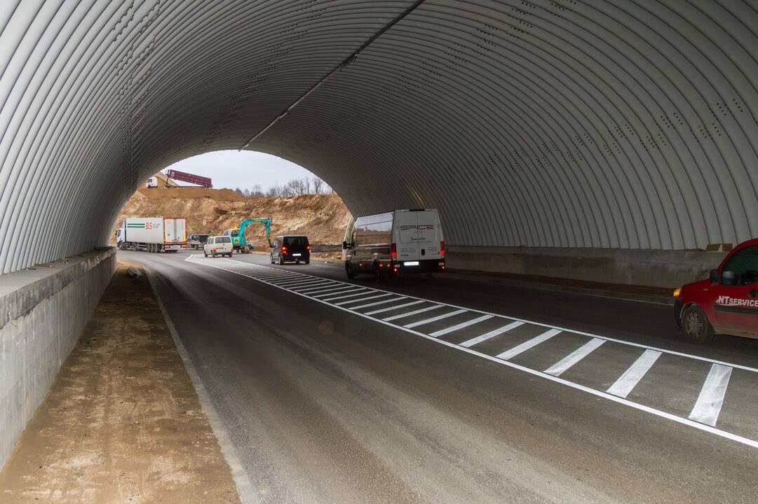 Automobilių eismas Amalių tuneliu