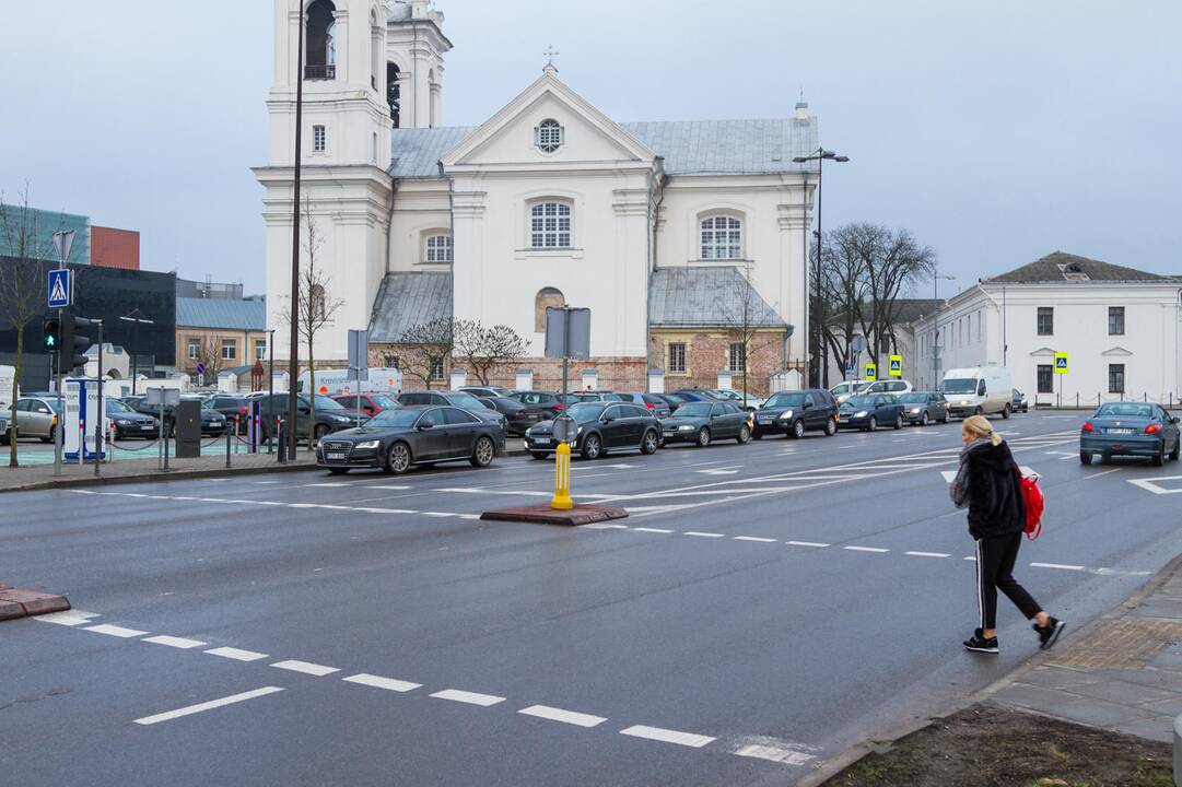 Eismas Kaune be žaliųjų rodyklių