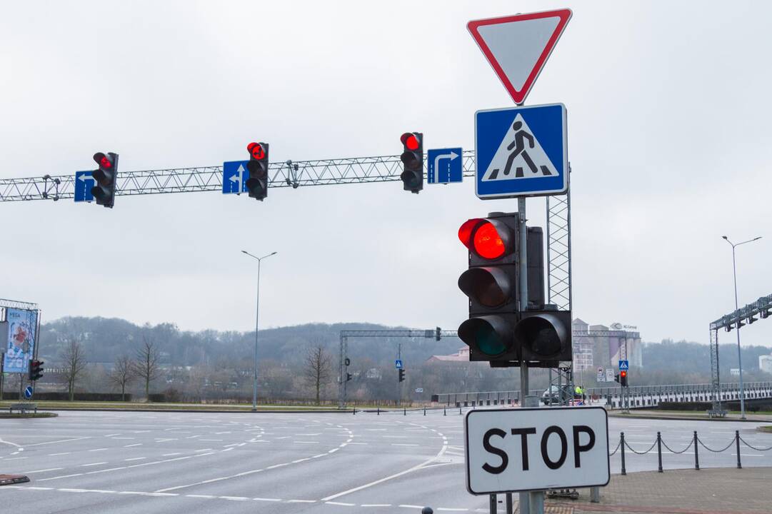 Eismas Kaune be žaliųjų rodyklių