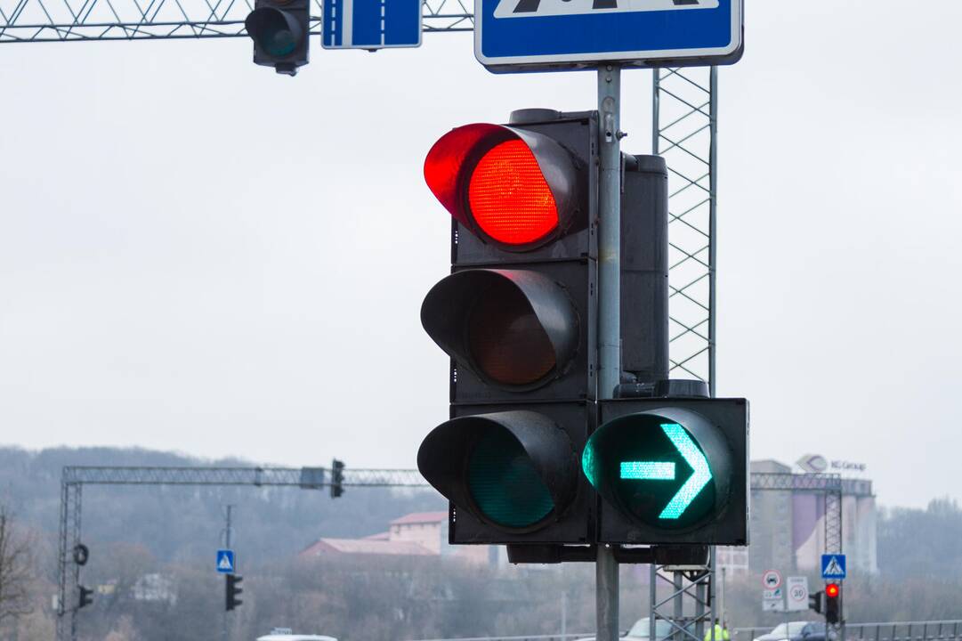 Eismas Kaune be žaliųjų rodyklių