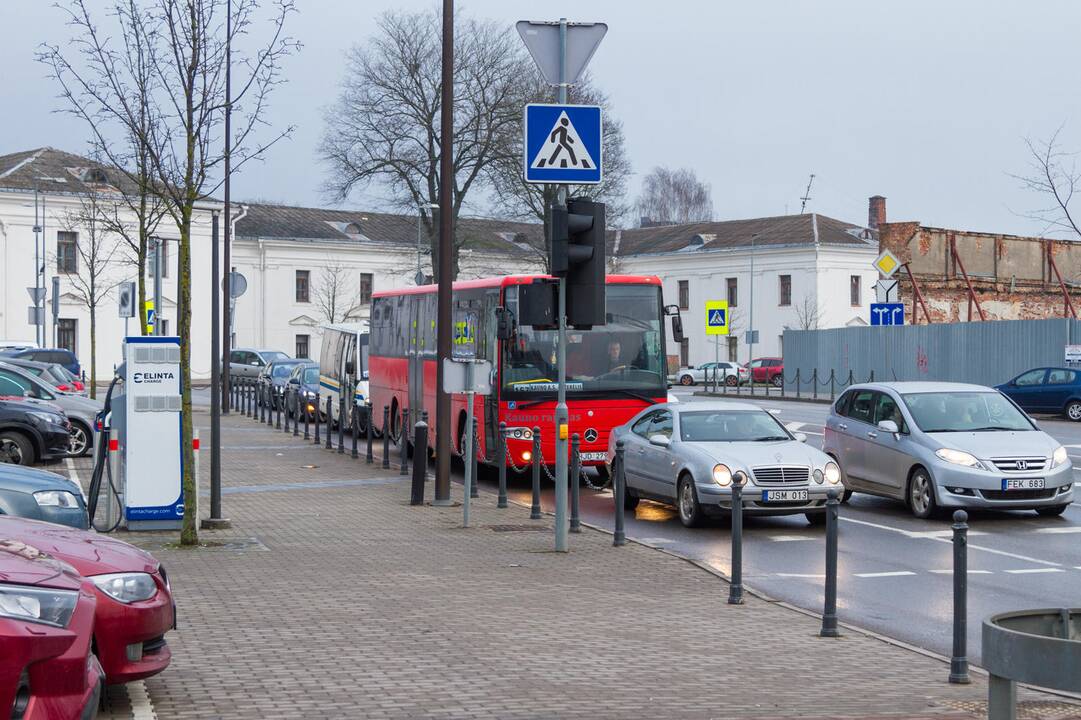 Eismas Kaune be žaliųjų rodyklių