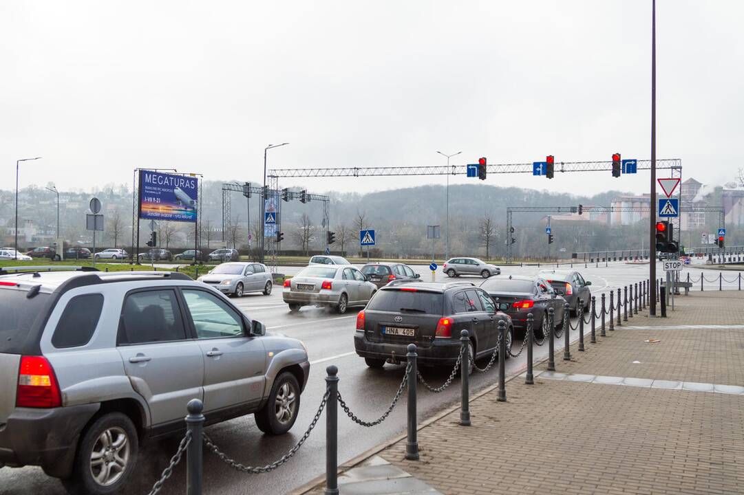 Eismas Kaune be žaliųjų rodyklių