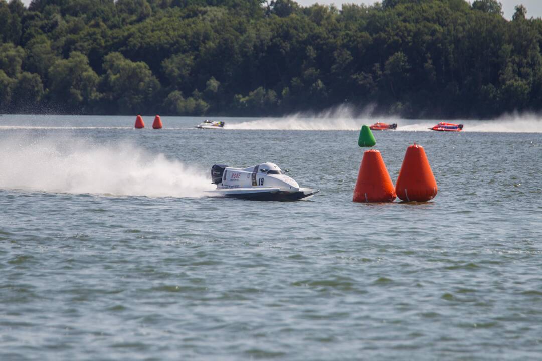 F-2 pasaulio čempionato pirmo etapo apdovanojimai