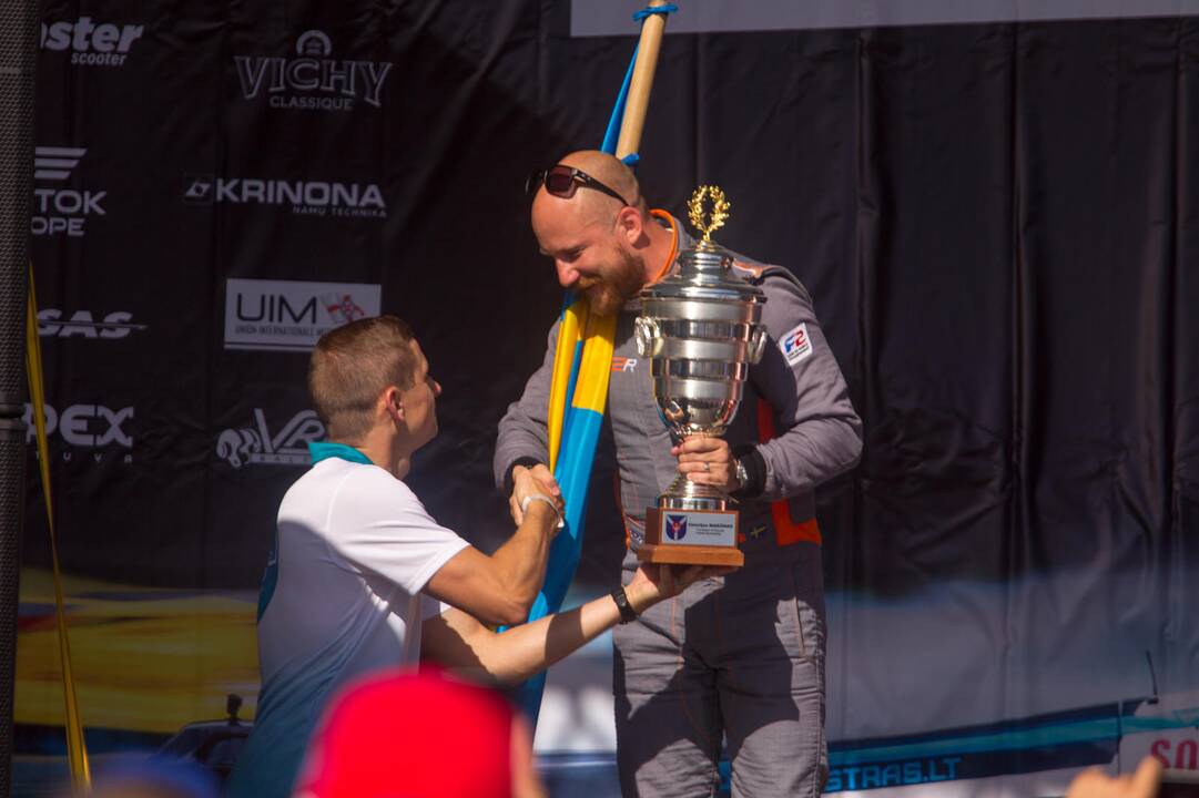 F-2 pasaulio čempionato pirmo etapo apdovanojimai