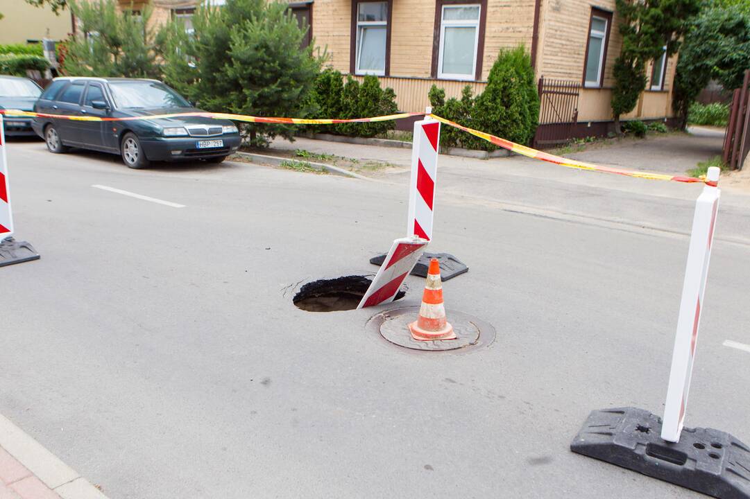 Įgriuvos Kauno gatvėse
