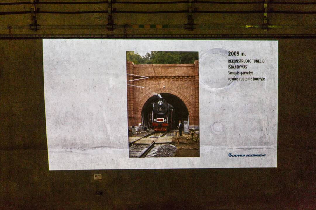 Inovatyvi ekspozicija Kauno geležinkelio tunelyje