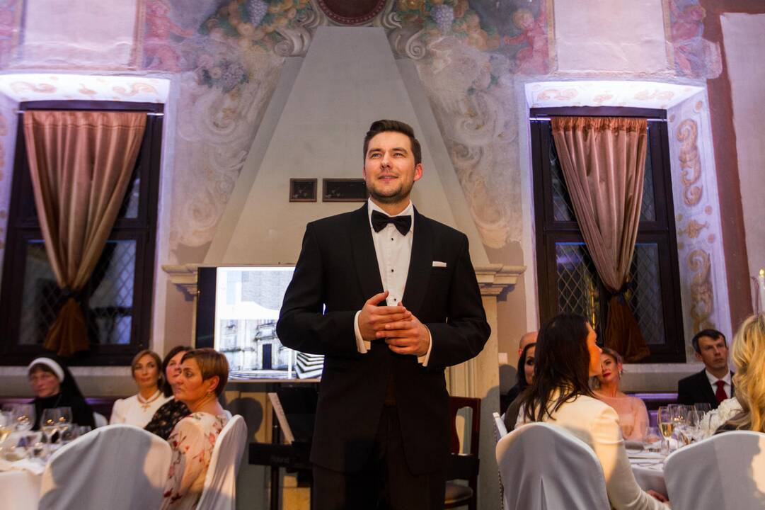 Labdaros vakaras neįgaliųjų takams Pažaislyje įrengti