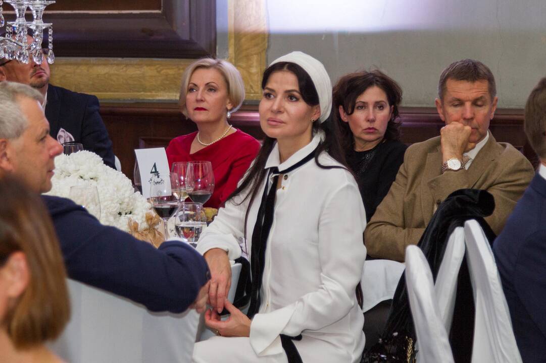 Labdaros vakaras neįgaliųjų takams Pažaislyje įrengti