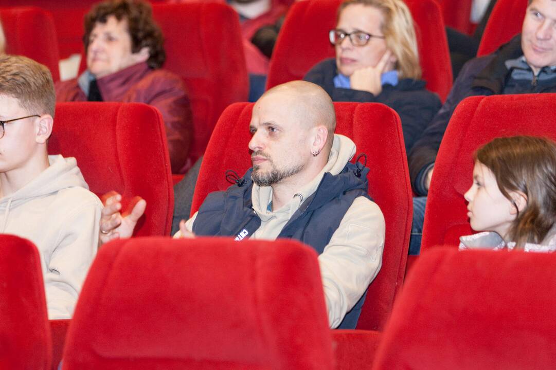 Kaune pristatytas laurus skinantis lietuviškas filmas „Rūgštus miškas“