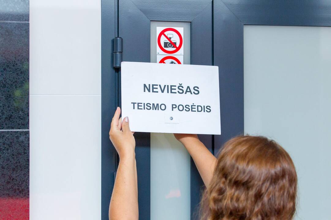 Įtariamojo mažamečių tvirkinimu teismas
