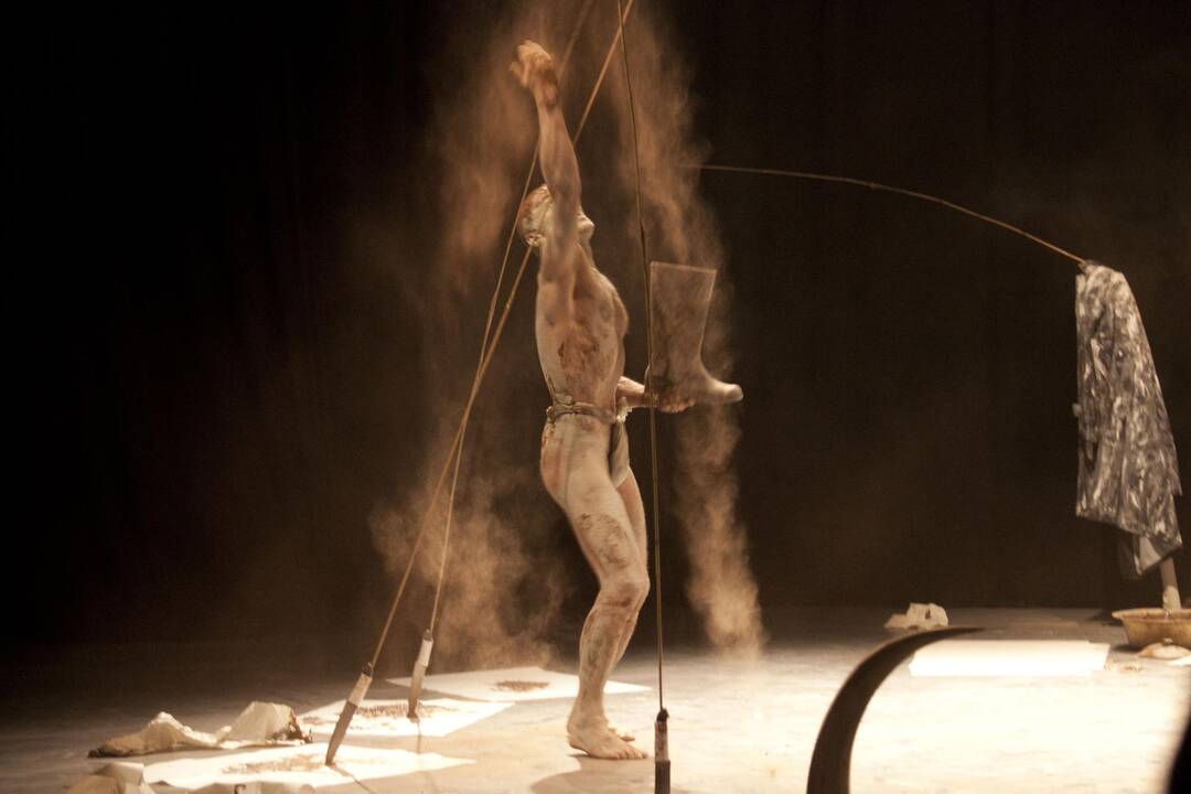 Scena iš B.Šarkos spektaklio „Vabi Sabi Vasabi“.