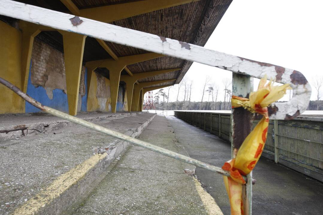 Klaipėdos centriniame stadione nugriaus tribūną