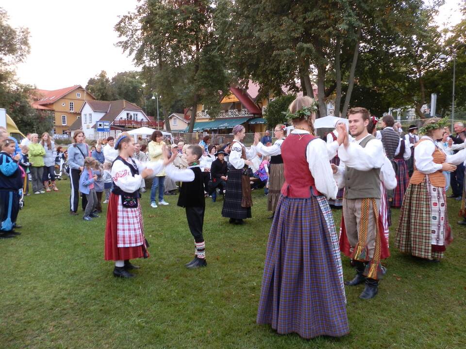 Juodkrantėje – folkloro vėjužis