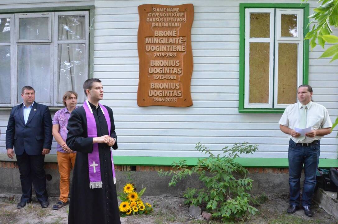 Projektu „Sugrįžtantys laike“ pagerbtas menininkas B. Uogintas