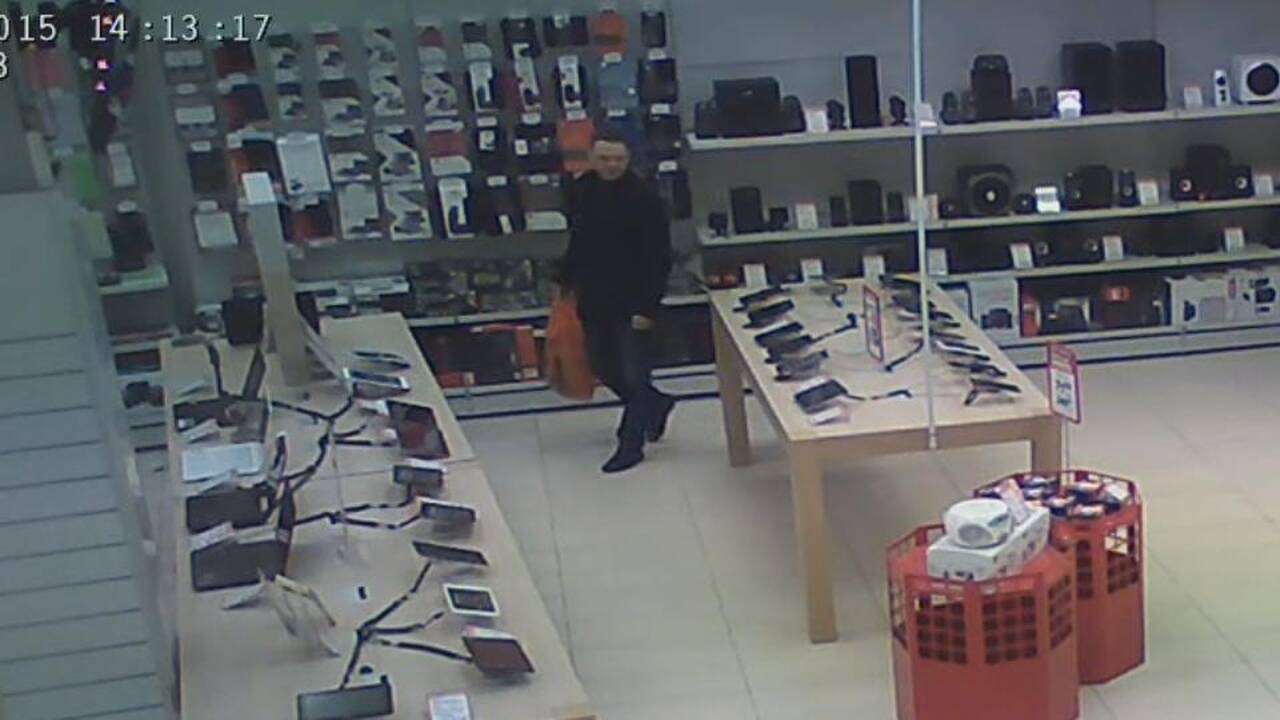 Pareigūnai ieško įtariamojo ausinių vagyste