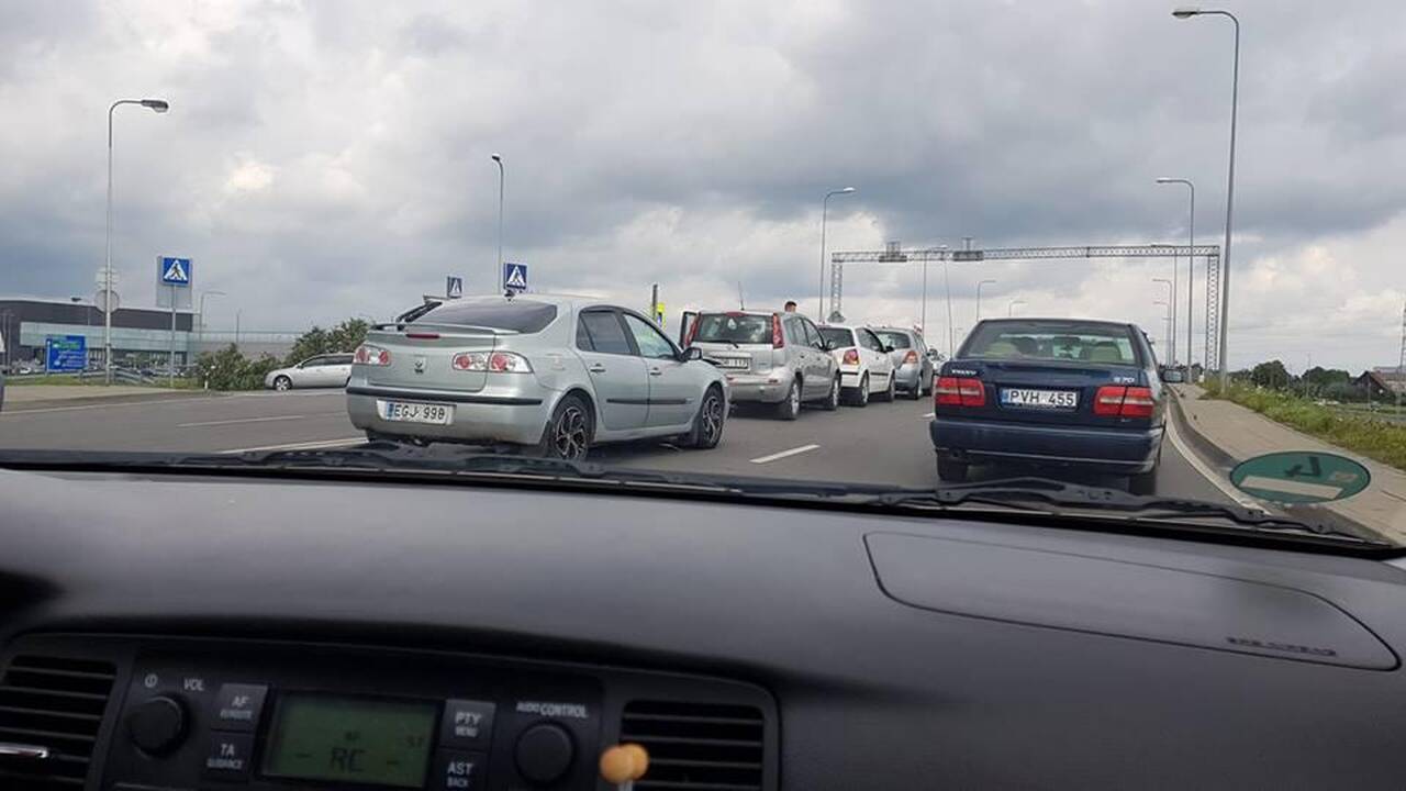 Prie „Megos“ – keturių automobilių avarija