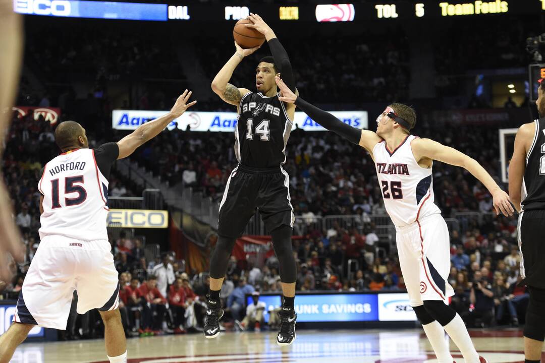 NBA čempionai varžovus sutriuškino 39 taškų skirtumu