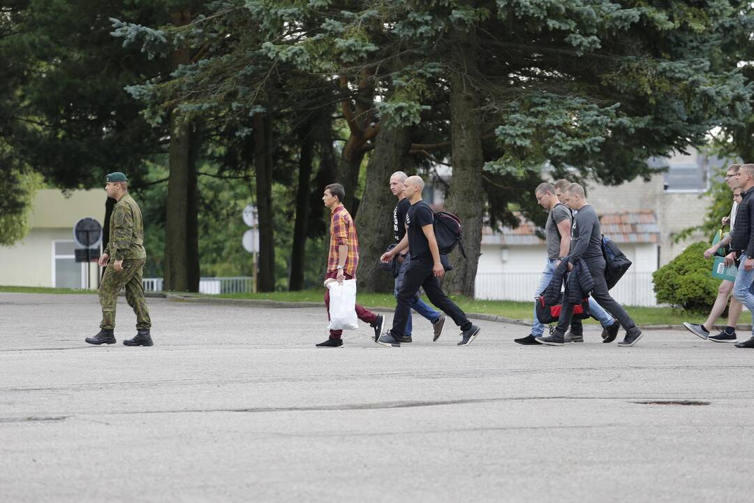 Dragūnų batalione – šauktiniai