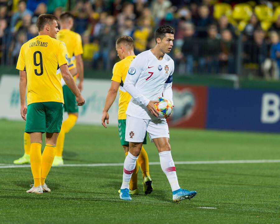 Futbolas: Lietuva – Portugalija 1:5