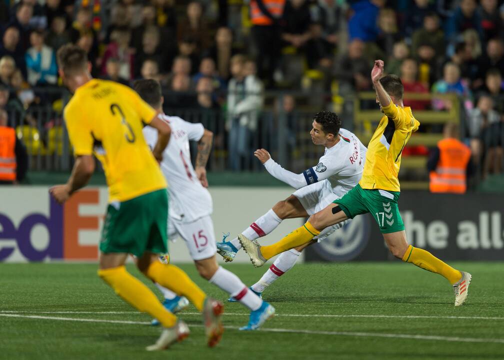 Futbolas: Lietuva – Portugalija 1:5