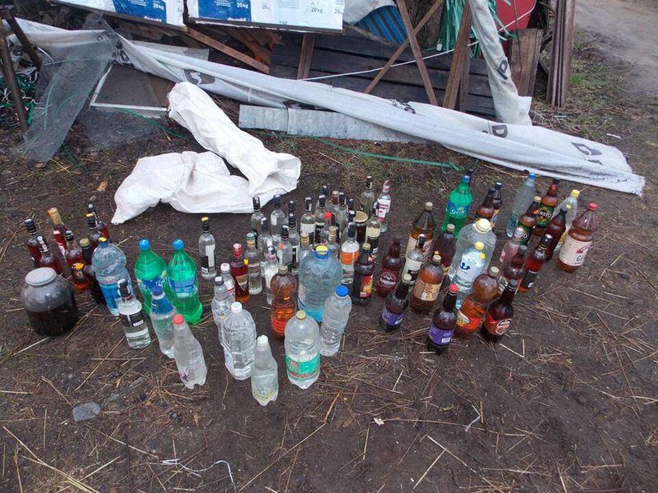 Senolio namuose rasti 76 litrai naminės