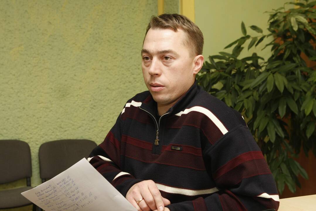 Sutartis: palikusios ant suoliuko telefonus merginos draudimo bendrovės gali netrukdyti – tai nėra draudžiamasis įvykis.