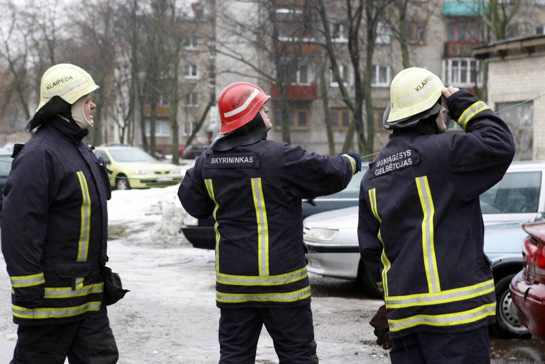 Padariniai: pajūrį talžęs vėjas šį kartą vartė tik medžius ir kėlė bangas jūroje.