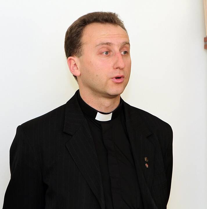 Šalies įstatymai draudžia kremuotų mirusiųjų pelenus barstyti viešose erdvėse.