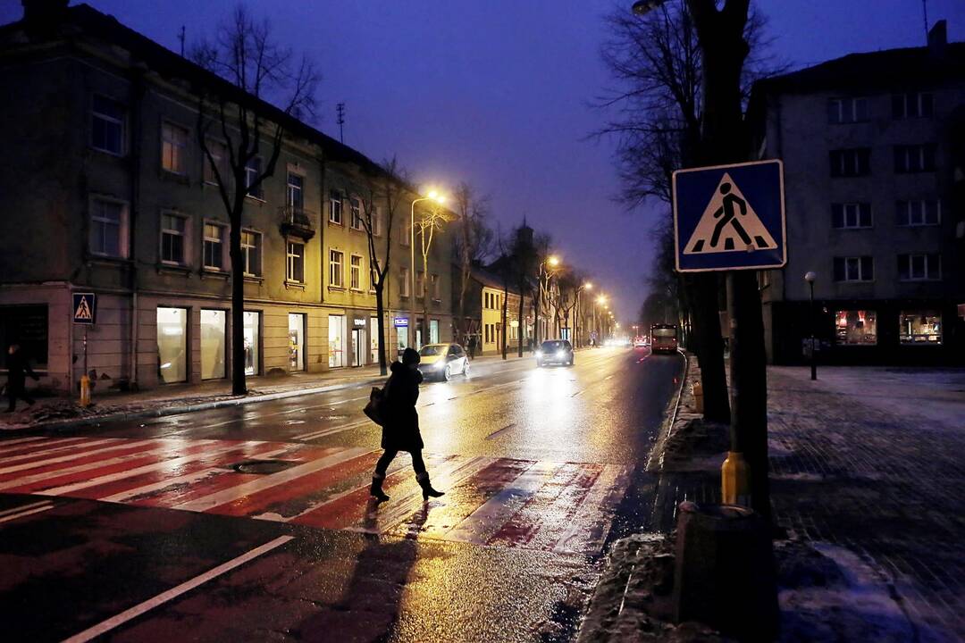 Žibintai Klaipėdos gatvėse švies ilgiau