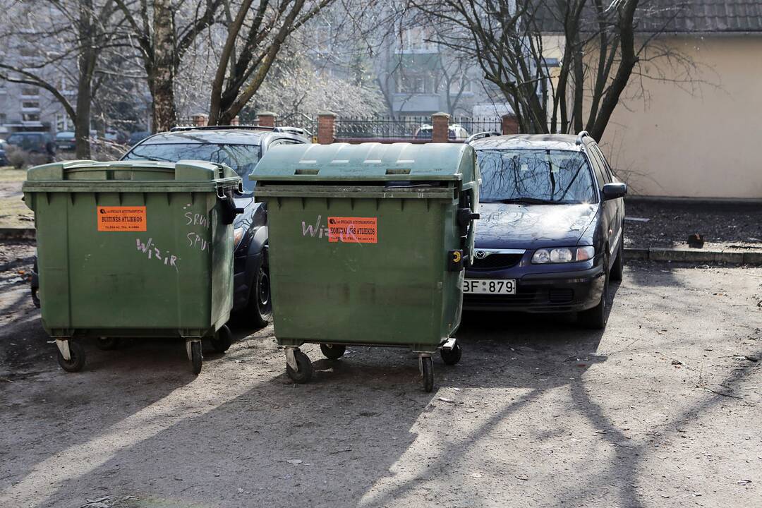 Situacija: dar ne visi klaipėdiečiai noriai rūšiuoja atliekas.