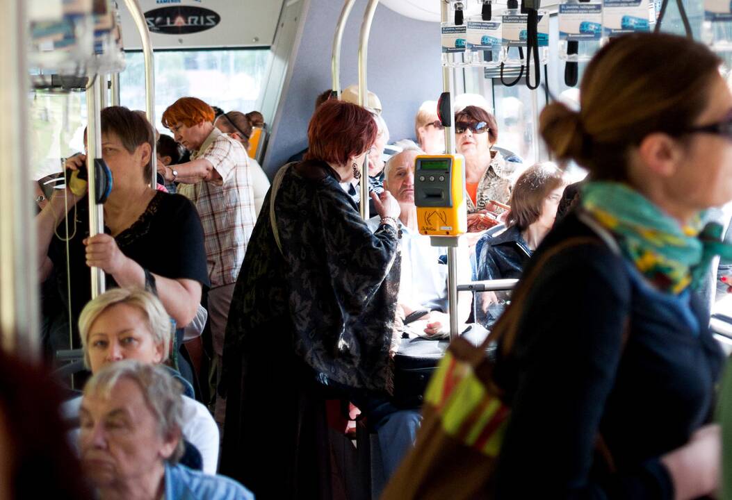 Atpigs: nuo sausio pirmosios viešojo transporto, taip pat maršrutinių taksi paslaugos kainuos keliais euro centais pigiau.