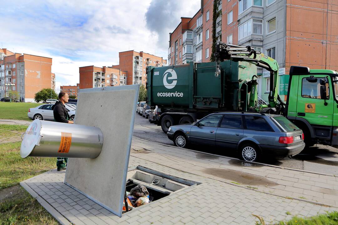 Situacija: uostamiestyje atsiradus kelio ženklams, už tokį atliekų konteinerio užstatymą automobilio vairuotojui grėstų bauda nuo 29 iki 86 eurų.