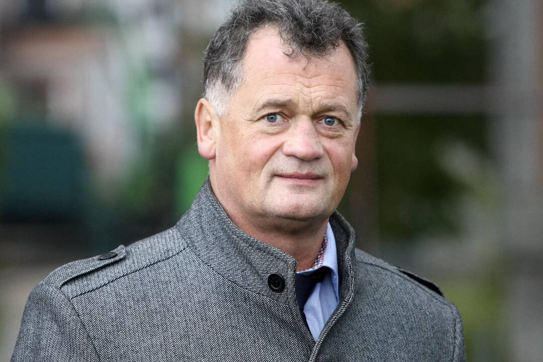 Dovanėlės: savo kiemo aplinką puoselėjantys gyventojai širsta ant šunų savininkų, kurie nesiteikia rinkti ekskrementų.