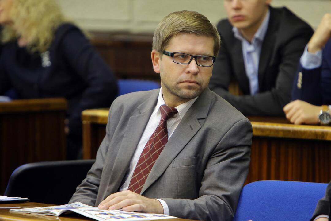 Nesėkmė: miesto centre butą turinti moteris jau dvejus metus bando gauti lengvatinį leidimą automobiliui šalia daugiabučio statyti, bet to padaryti nepavyksta.