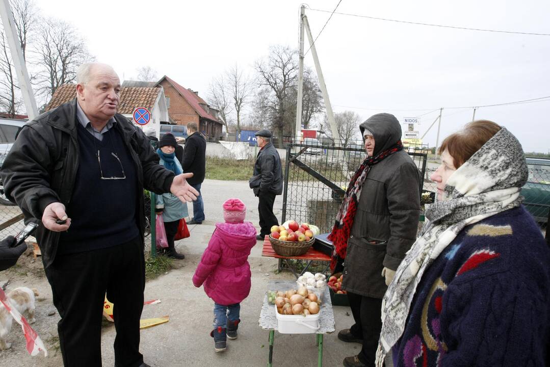 Griaus: Seimo narys A.Salamakinas įsitikinęs, kad sodų bendrijos yra atgyvena, o sodininkams belieka vienintelė viltis – tapti gyvenamųjų namų kvartalų gyventojais ir už ES lėšas nusitiesti kelius.