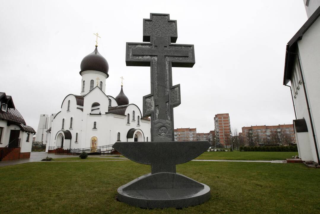 Simbolis: stačiatikių Pokrovo-Nikolskio komplekse pastatytas daugiau nei 5 metrų aukščio kryžius su jo papėdėje iškalta malda, kuri skirta jūrininkų globai.