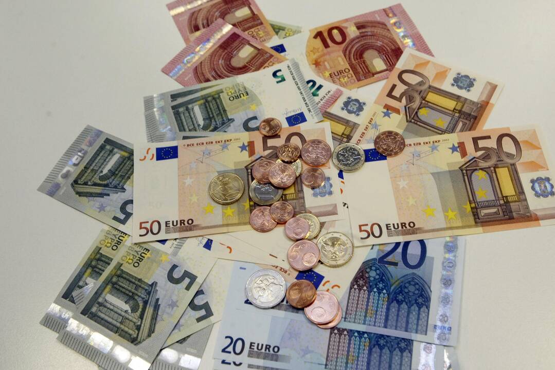 Užgriuvo eurų klastočių lavina, didžiausia – Kaune