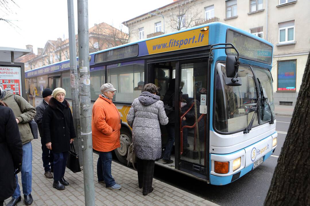 Lėšas naudos ir autobusų bilietų kompensacijoms