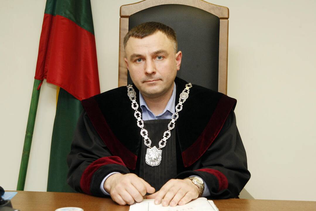 Iliuzijos: pilnamečiai, bet dar nepradėję dirbti jauni žmonės viliojami greitaisiais kreditais.