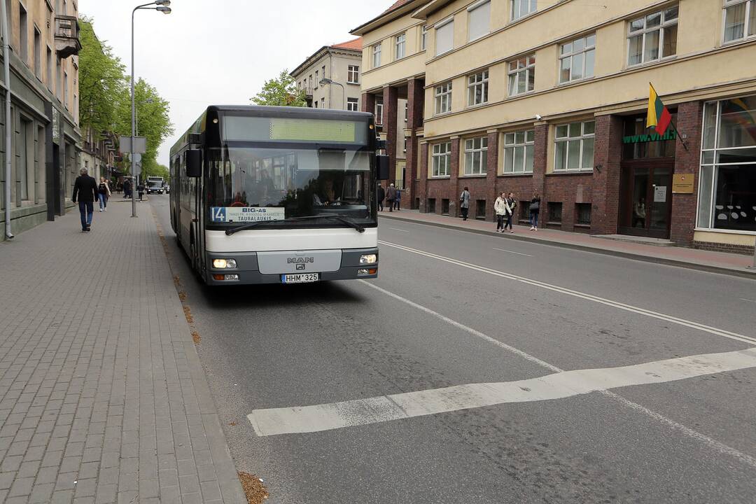 Situacija: dviratininkams ir autobusams teks dalytis pirma važiuojamosios dalies juosta.