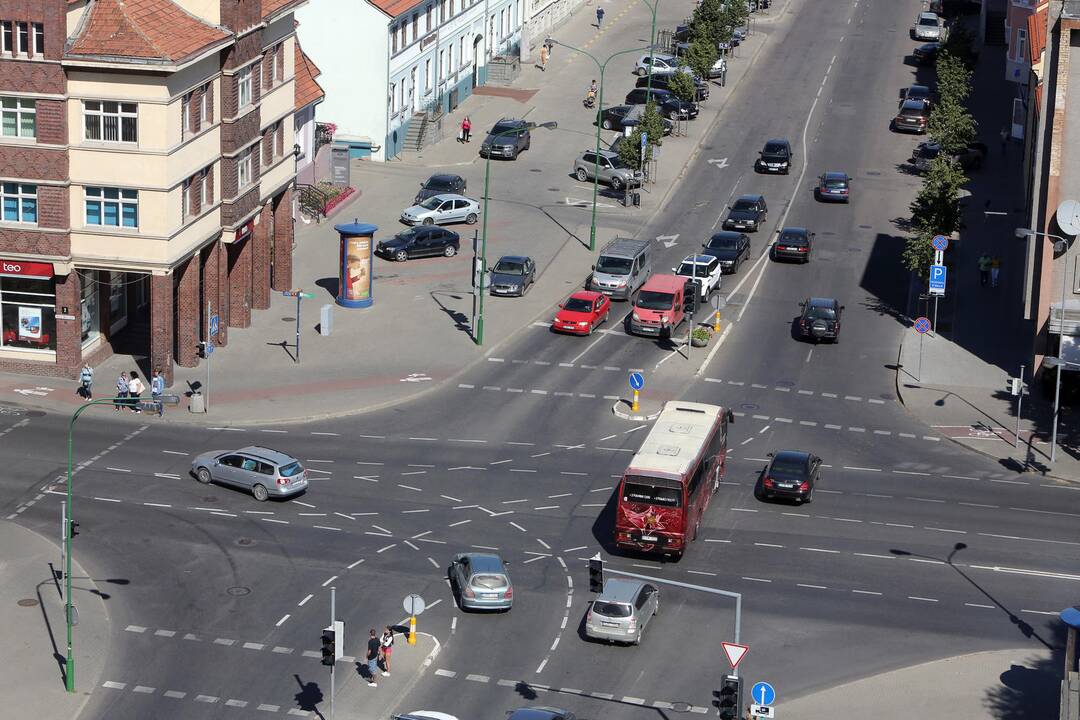 Kai išjungiami šviesoforai Liepų ir Herkaus Manto gatvių sankryžoje, vairuotojai sutrinka.