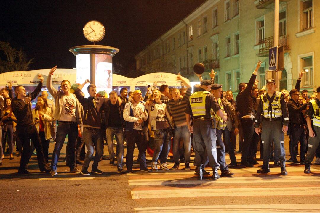 Klaipėdiečiai nuoširdžiai atšventė krepšinio rinktinės iškovotus sidabro medalius.