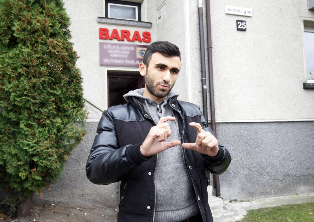 Baro savininkas G.Haroyanas pats filmavo įvykius, juos fiksavo ir kiti baro lankytojai.