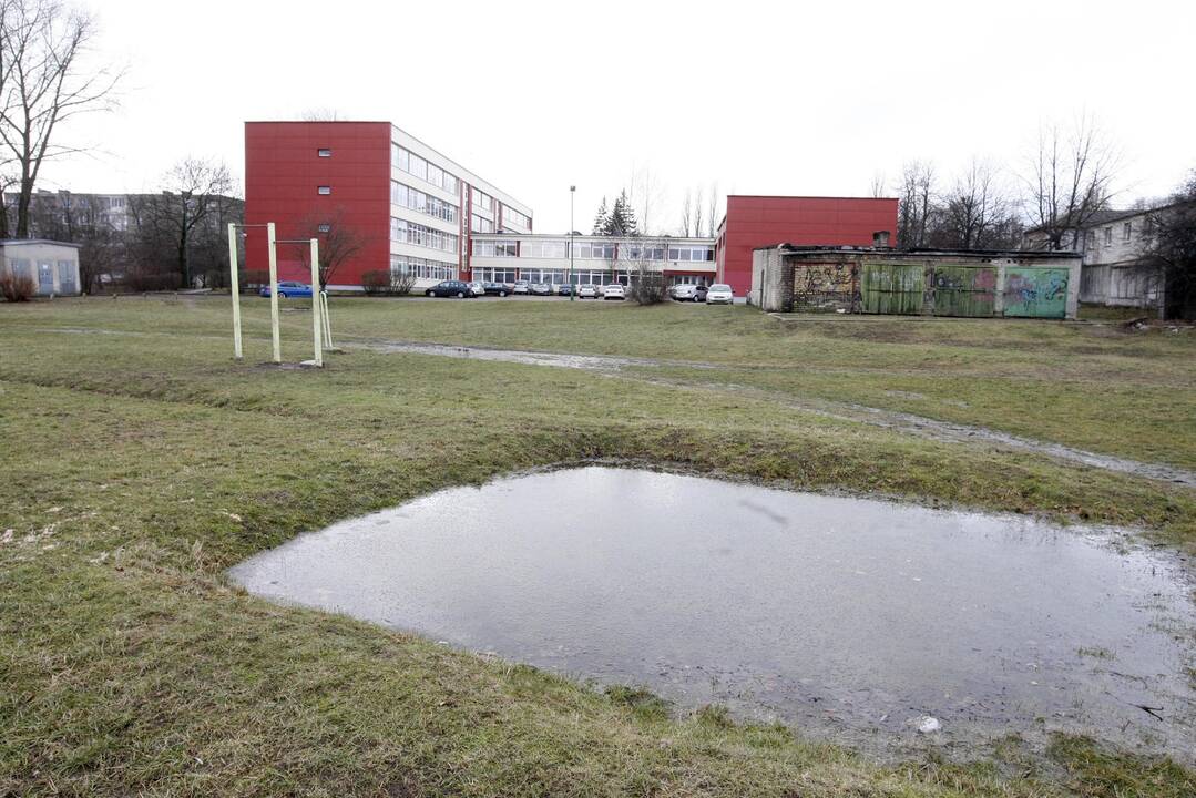 "Verdenės" progimnazijos stadionas dabar primena purvyną.