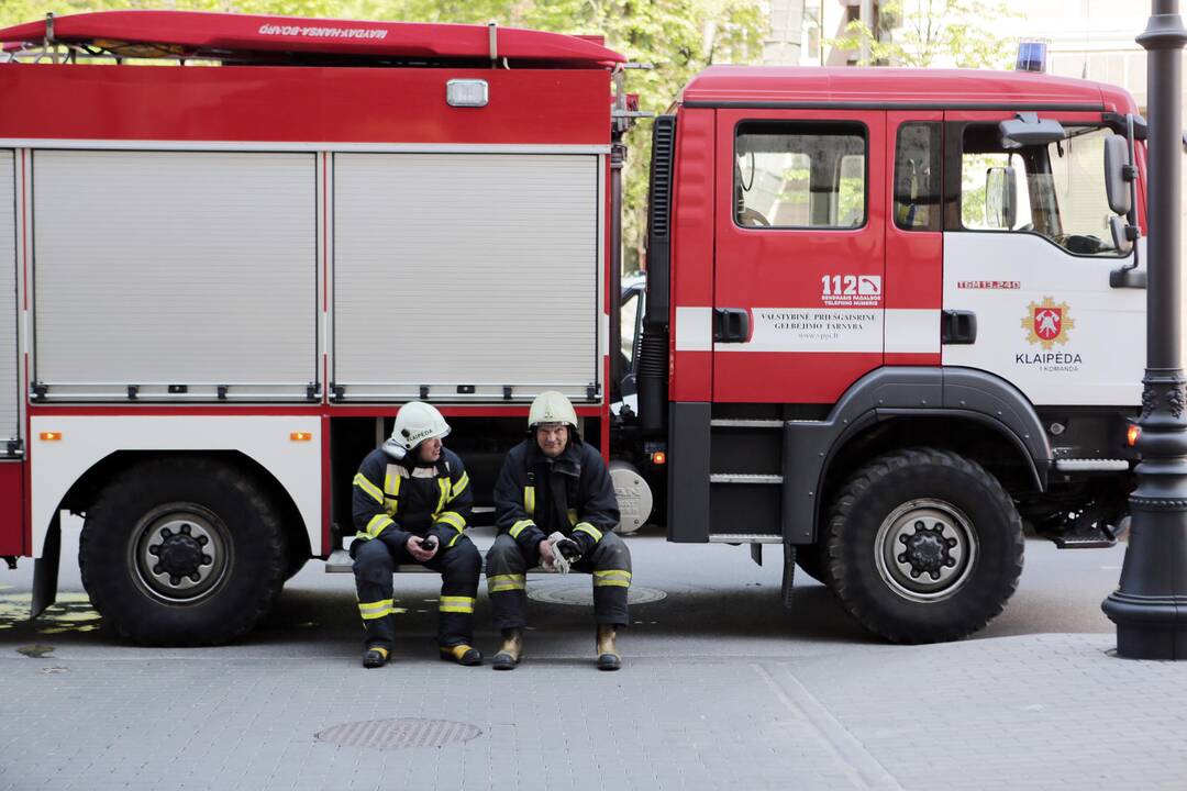 Klaipėdos ugniagesiai gelbėjo ir auklėjo