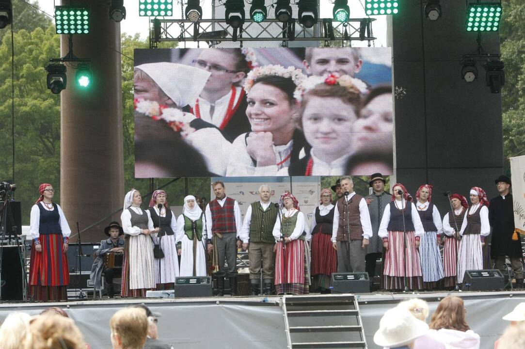 Tvirtins reprezentacinių festivalių sąrašą