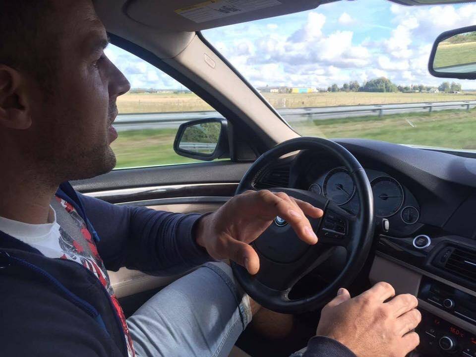 Porelė: klaipėdiečiai A.Buikys ir S.Kateivaitė sekmadienį autostrada dūmė 270 km/val. greičiu, tačiau pora policijos nuobaudų nesibaimina.