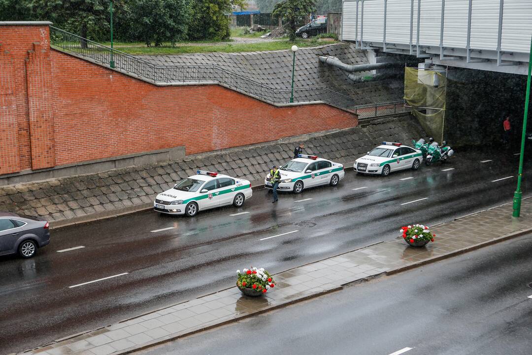 Patikra: reidų metu pareigūnai patikrina ne tik vairuotojų blaivumą, ypatingas dėmesys skiriamas ir jų dokumentams.