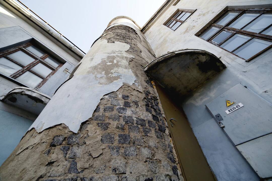 Pastato fasadą puošiantis miesto herbas yra įtrauktas į turistams siūlomų lankyti Klaipėdos objektų sąrašą, tačiau pats "objektas" dabar yra panašesnis į totalaus apsileidimo simbolį.